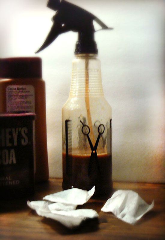 अपने हाथों से आत्म-टैनिंग स्प्रे