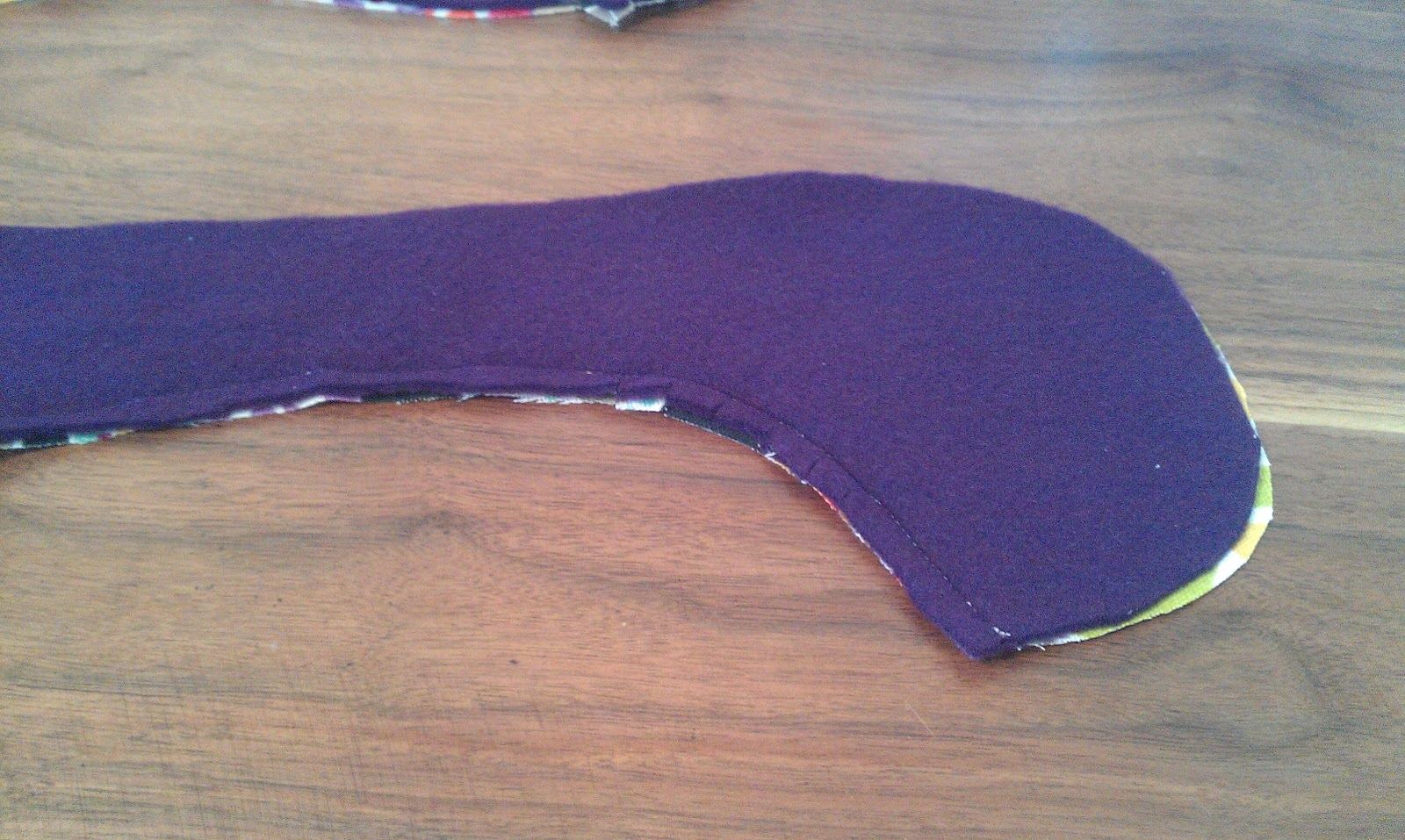 凹みのラインに沿った切り込み