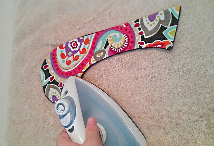 表側をアイロンがけ