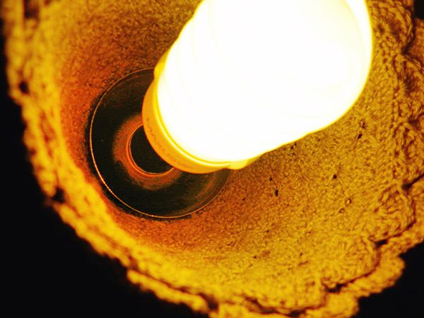 シェードがフレームに取り付けられた状態